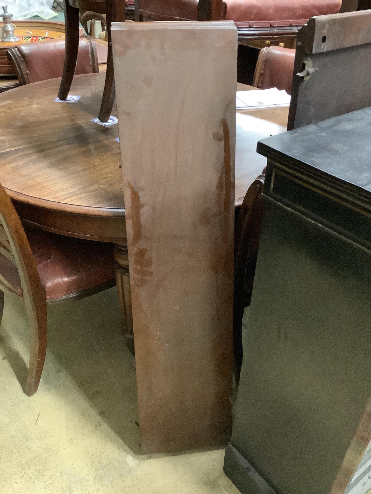 A Victorian mahogany circular extending dining table, (no leaves) length 140cm, depth 135cm, height 75cm